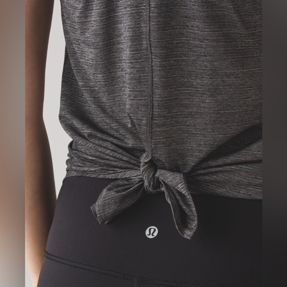Lululemon Hot Like Agni Singlet in heather gray, Size 4 - Picture 6 of 15